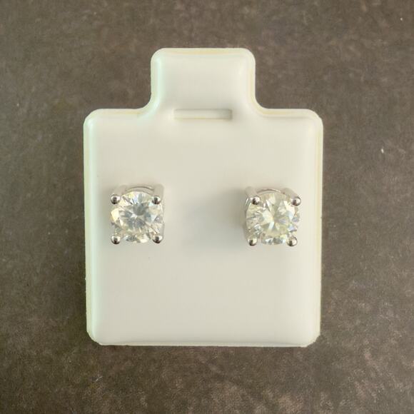 Beautiful 1ctw Moissanite Stud Earrings, Sterling Silver 925-NEW-MSRP$190 - Picture 9 of 11